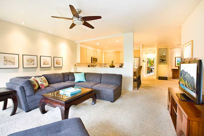 living room with carpet